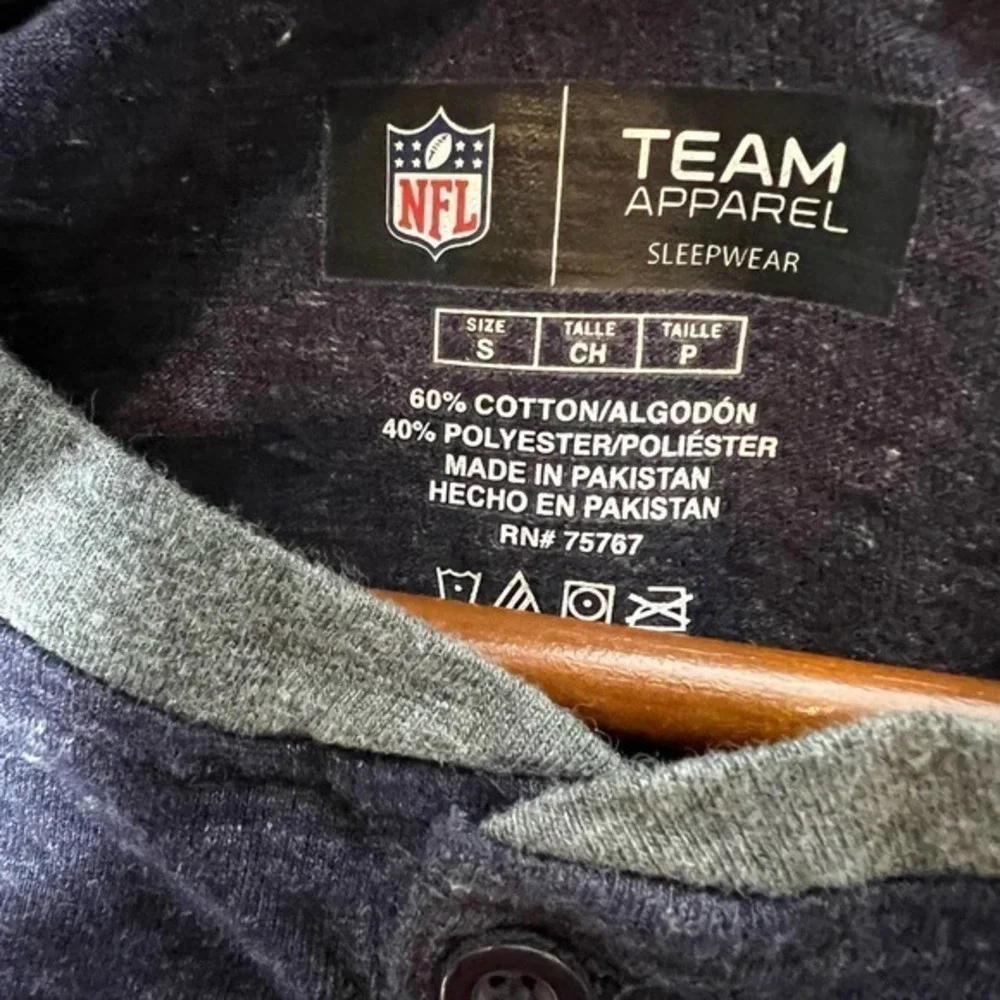 NFL Team Apparel The New England Patriots men's unisex sleep shirt small
